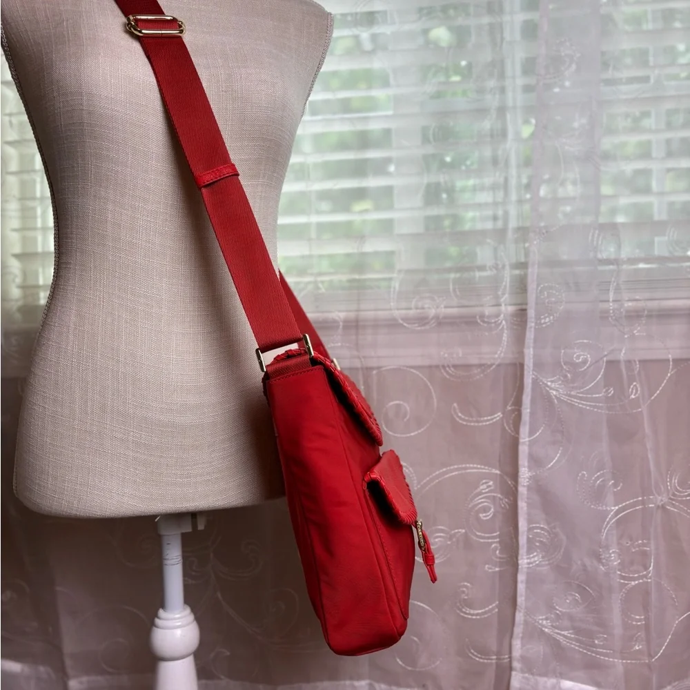 Tory Burch Red Crossbody Bag with Whipstitch Trim - Picture 4 of 16